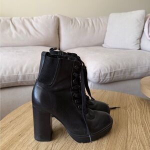 Steve Madden Black Lace-Up Platform Ankle Boots